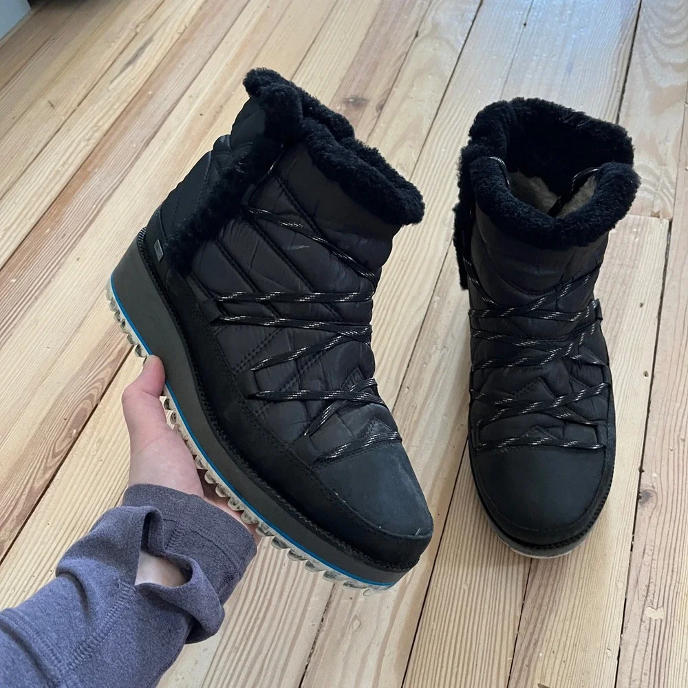 UGG‎ Cayden Waterproof Snow Boot Black Quilted Puffer Fur Trim 1098576 womens 9
